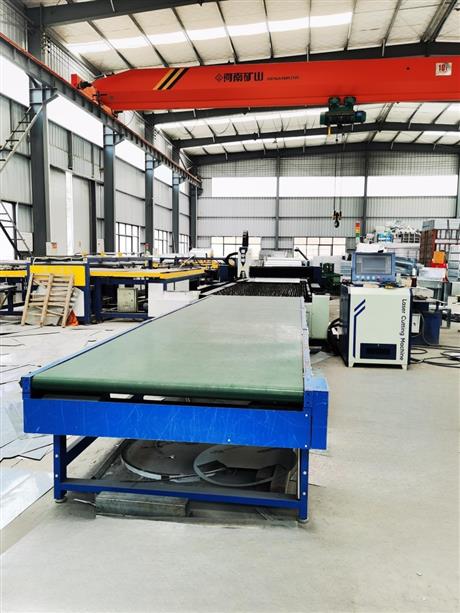 激光控制通風管制作設備